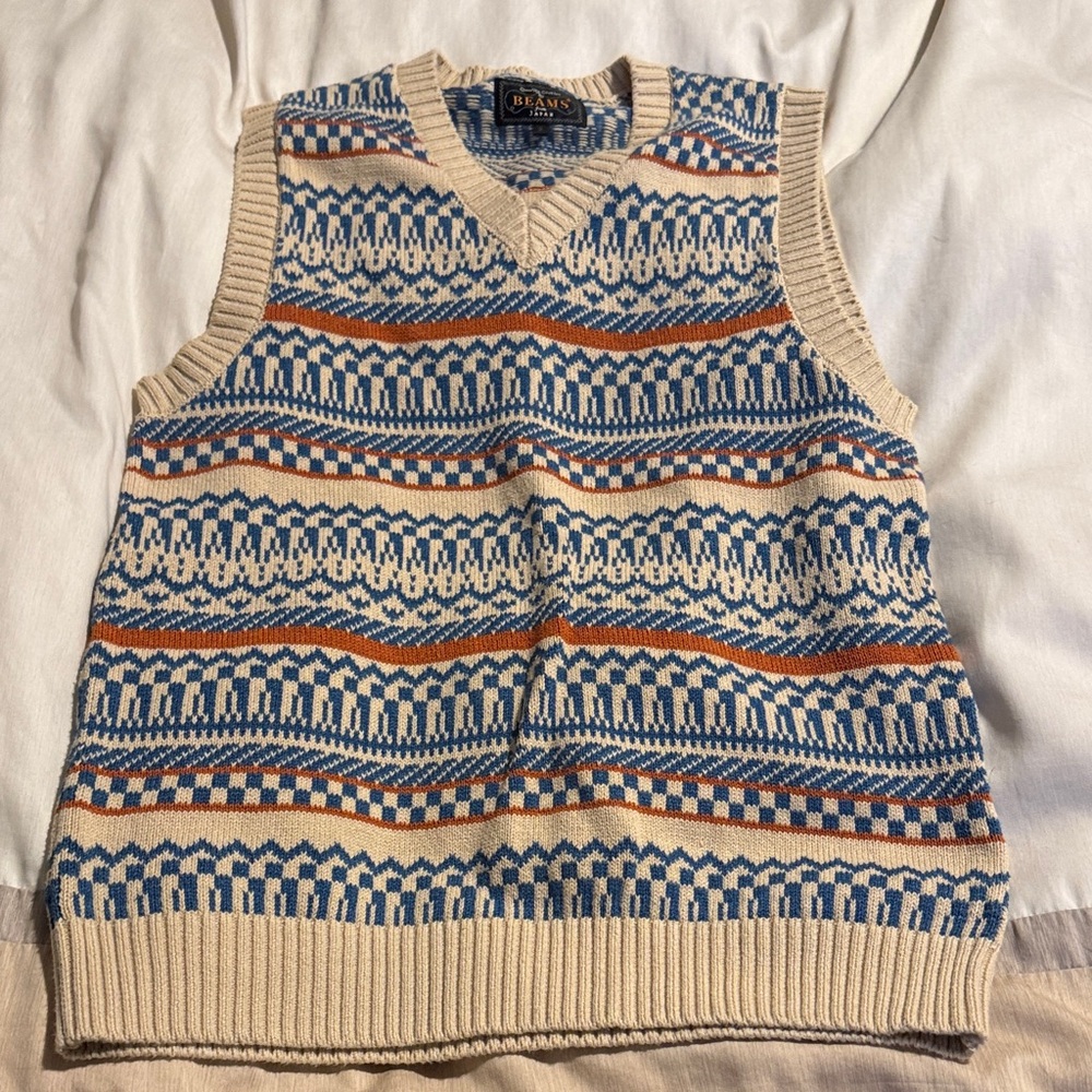 Stylish V-Neck Sweater Vest with Beige and Blue Pattern